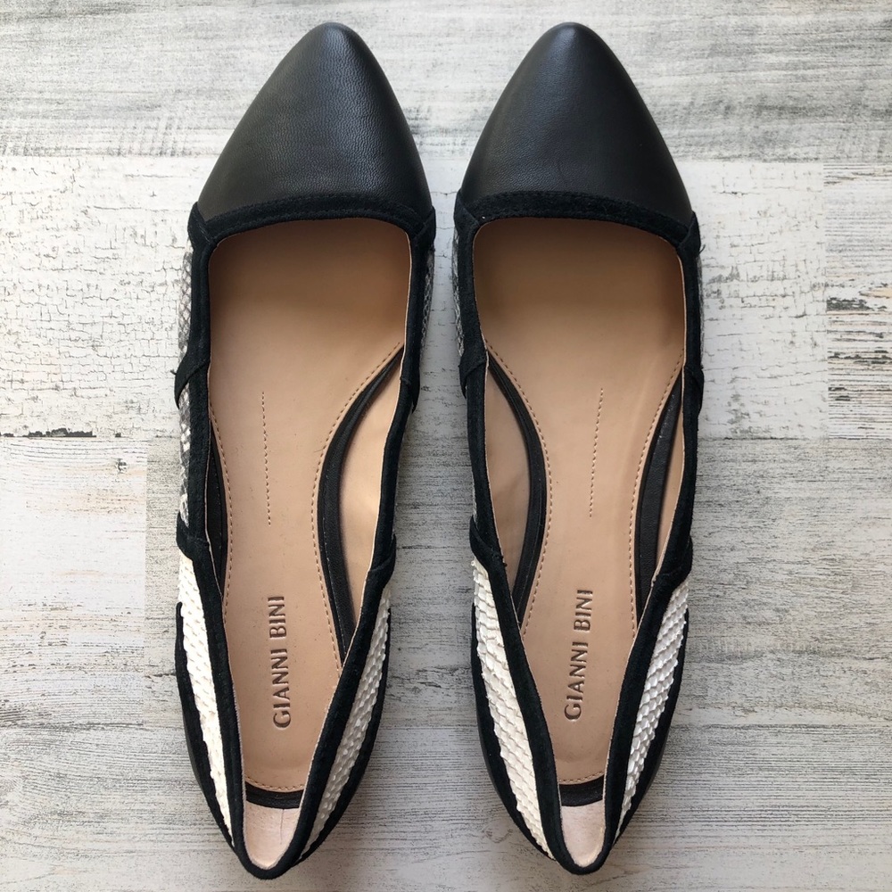 Gianni Bini Black Snakeskin Pointed Toe Flats